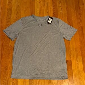 NWT Under Armour Men's Grey T-Shirt size large